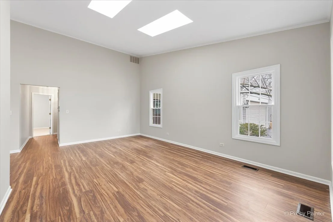 Photo of 1095 Devonshire Avenue