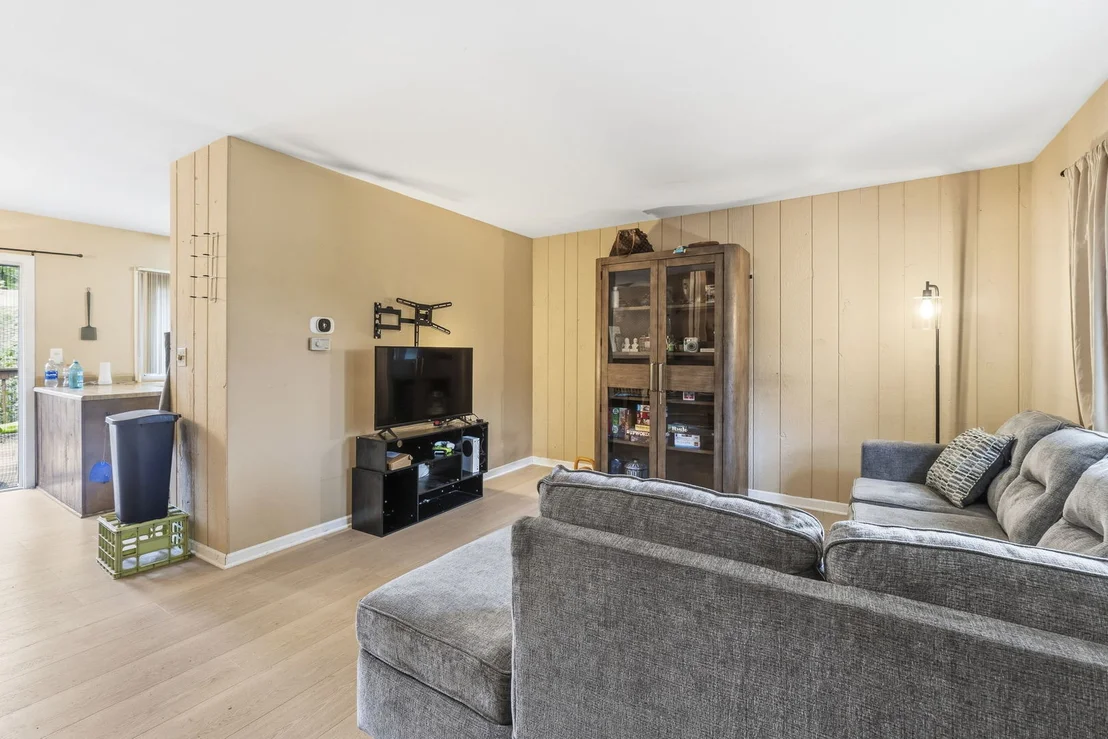 Photo of 863 Poplar Lane