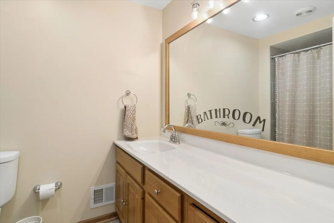 Photo of 211 W Pickwick Road