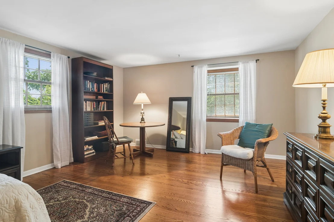 Photo of 562 E Carpenter Drive