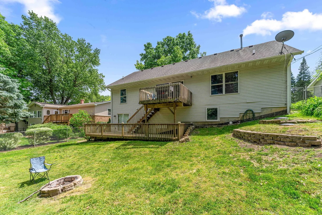 Photo of 1820 W Oakleaf Drive