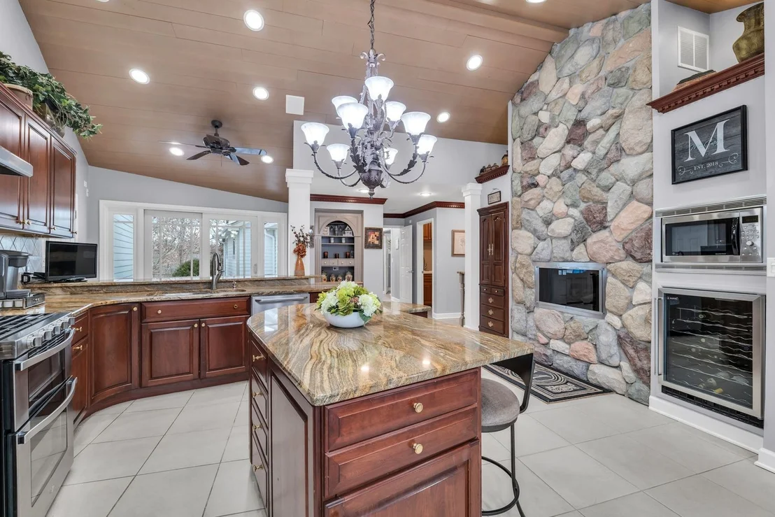 Photo of 10 Deerpath Lane