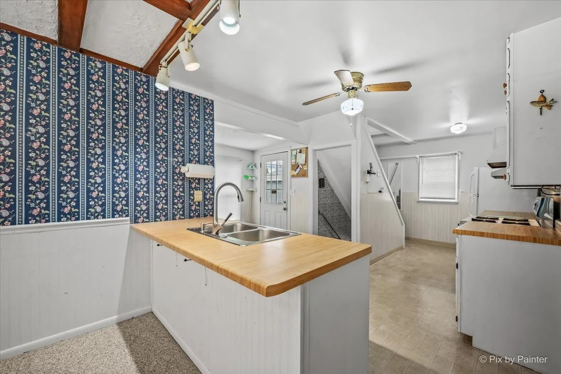 Photo of 2409 Grove Lane