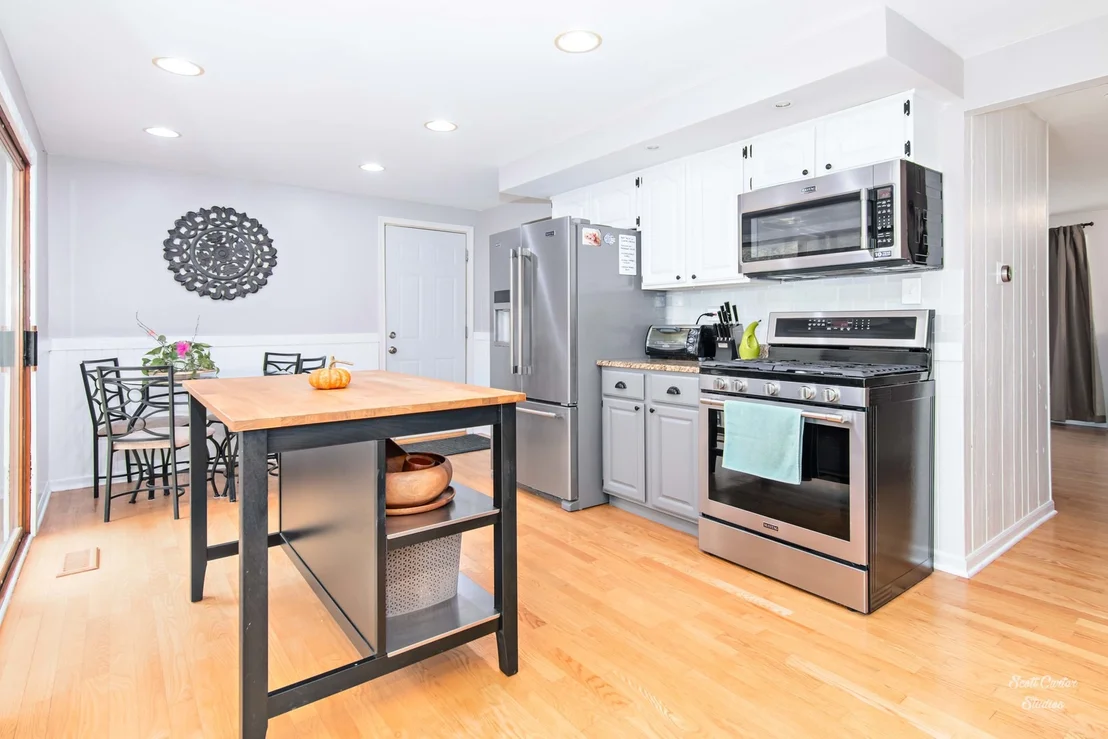 Photo of 920 Gregory Lane