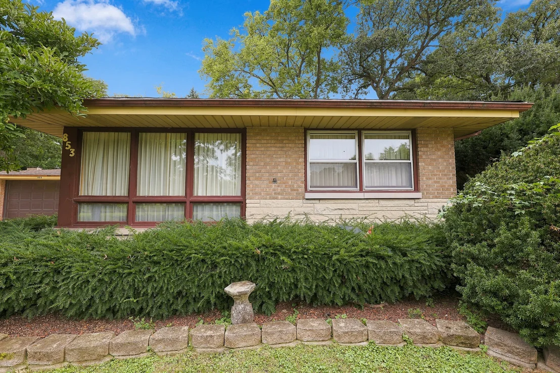 Photo of 853 Edgewater Drive