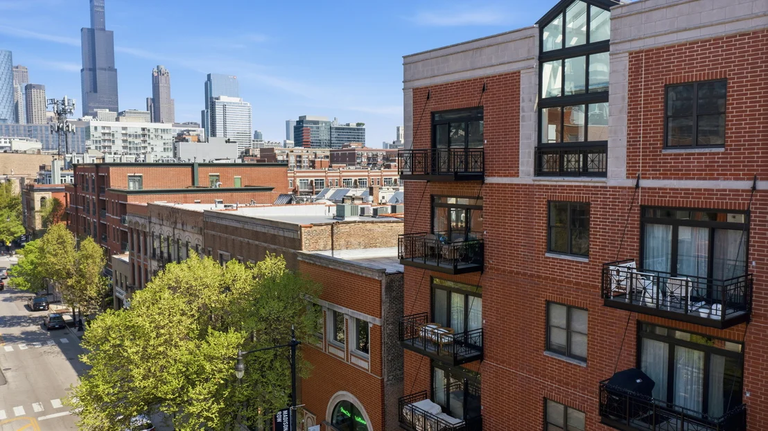 Photo of Unit 511 at 1155 W Madison Street