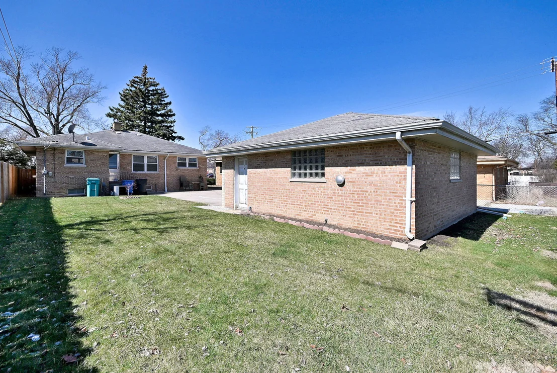 Photo of 341 Iroquois Road
