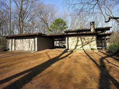 Photo of 3070 Blackthorn Road