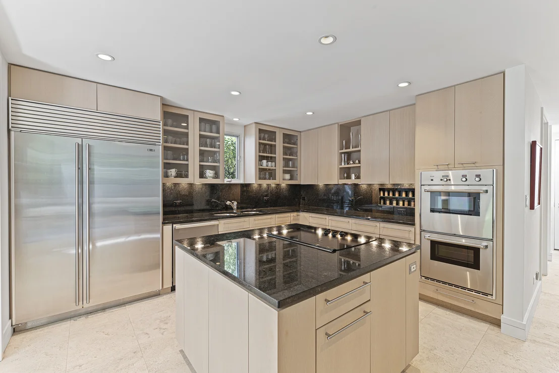 Photo of 165 Maple Avenue
