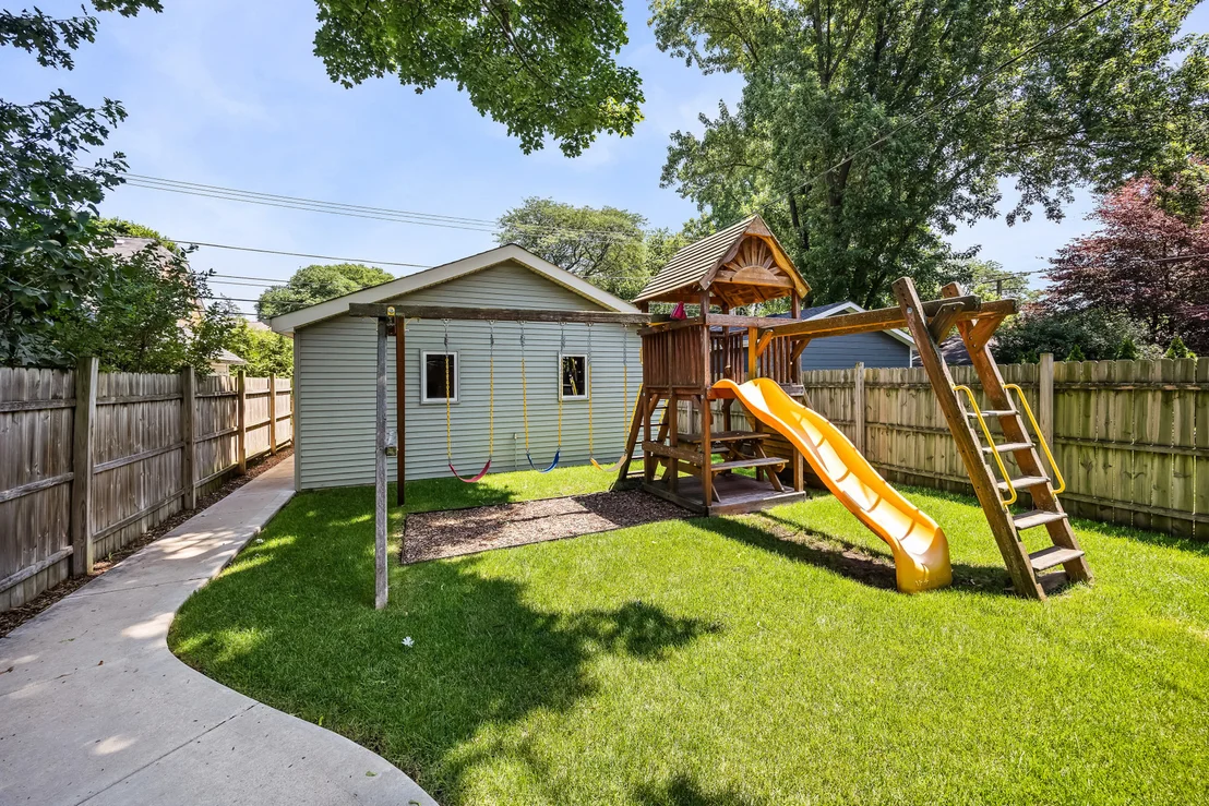Photo of 2121 Pioneer Road