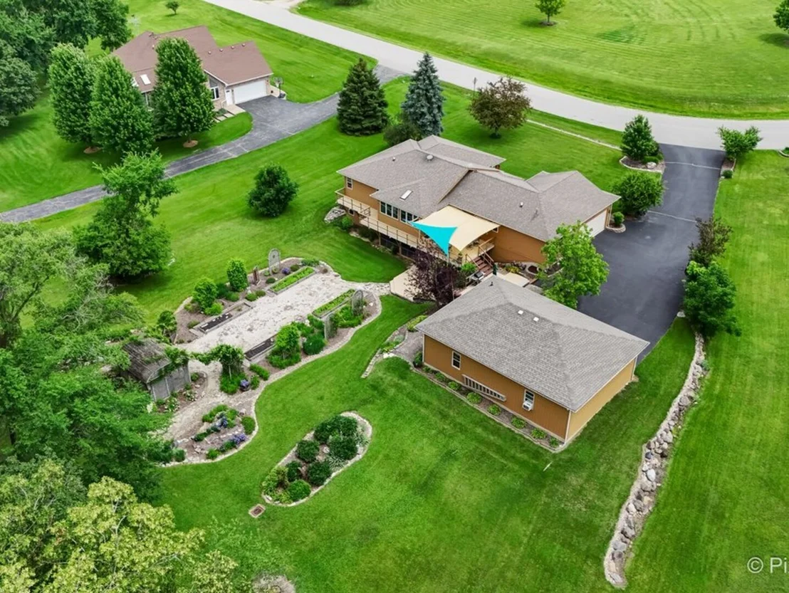 Photo of 28 Tomahawk Trail