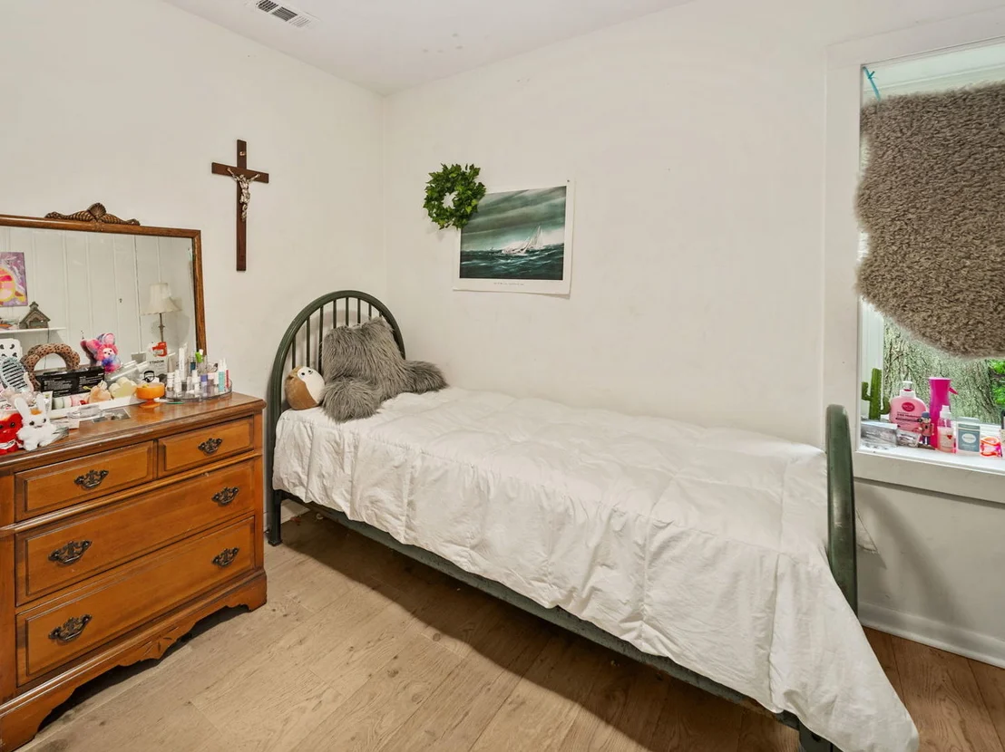 Photo of 1S655 Taylor Road