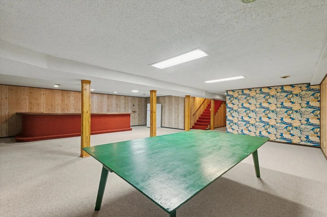 Photo of 906 Crestview Drive