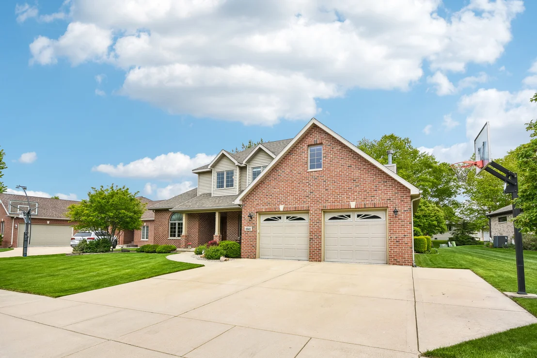 Photo of 1041 Lakeview Drive