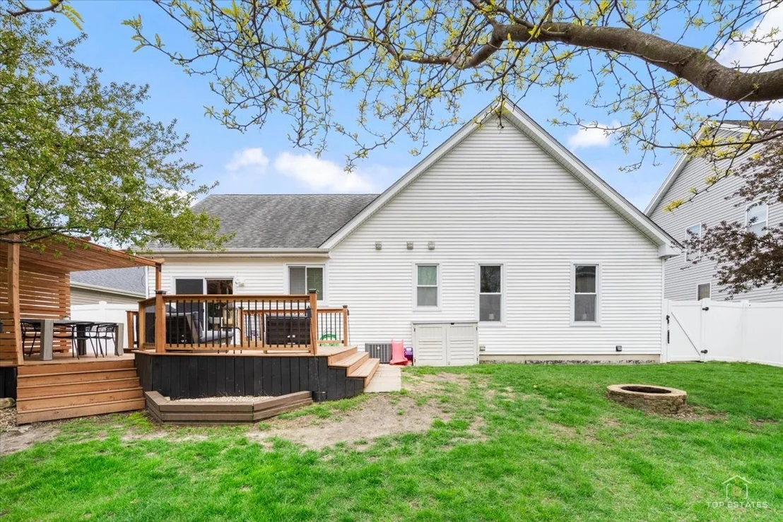 Photo of 875 RED CLOVER Drive