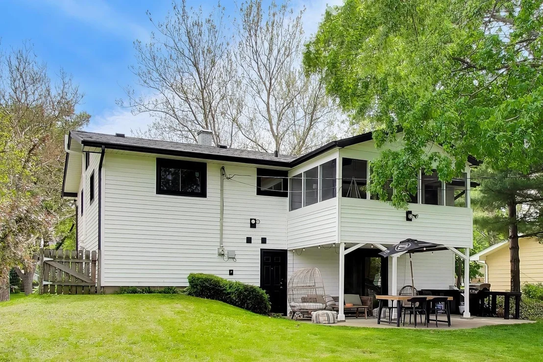 Photo of 2S550 Gray Avenue
