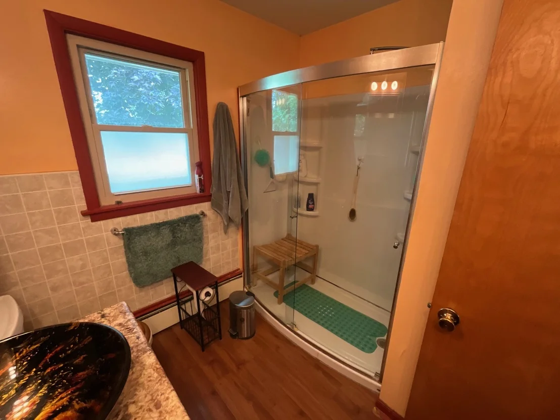Photo of 852 Carr Street