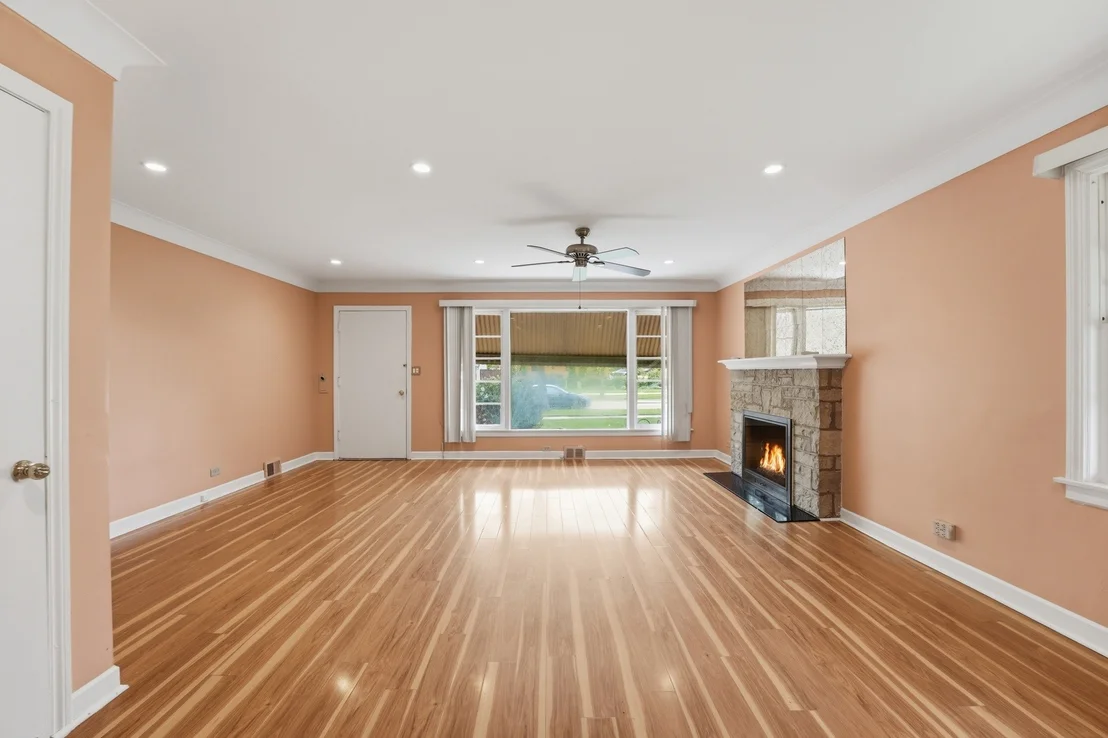 Photo of 306 W Lonnquist Boulevard
