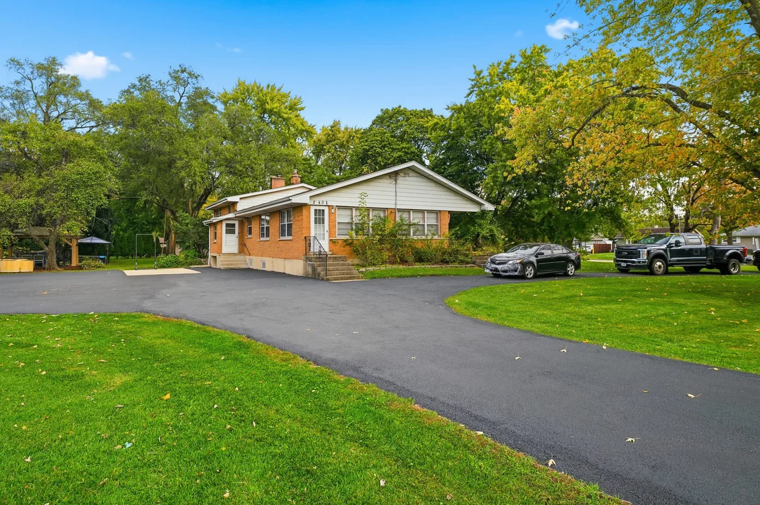 Photo of 2401 Rohlwing Road