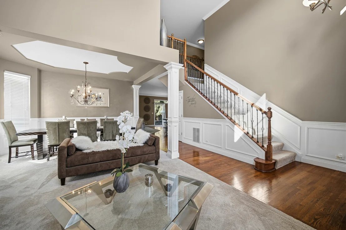 Photo of 385 Post Oak Circle