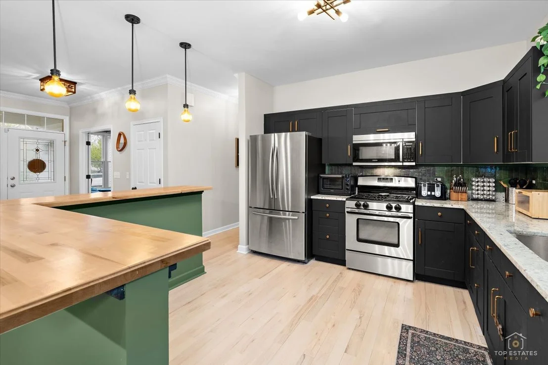 Photo of 875 RED CLOVER Drive