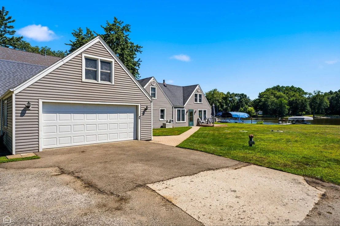 Photo of 4400 Riverside Drive