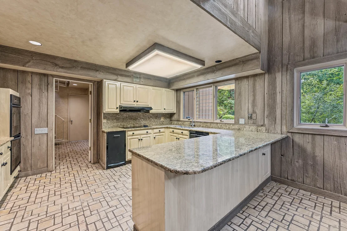 Photo of 560 Thornmeadow Road