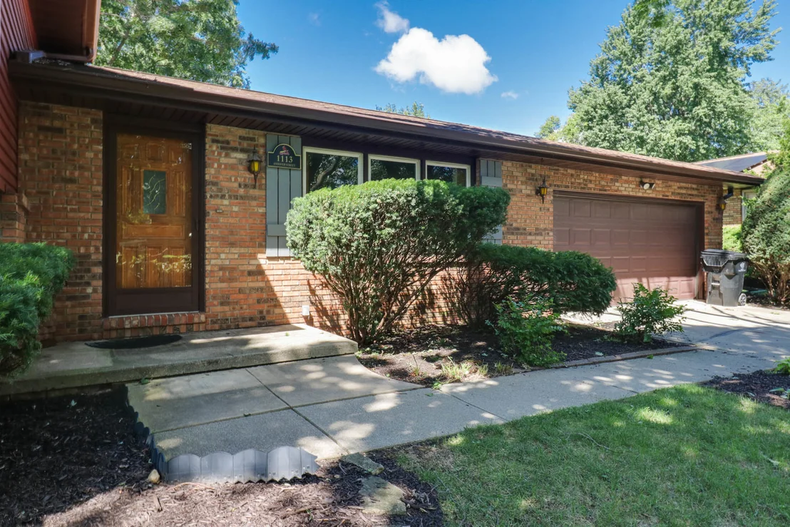 Photo of 1113 Andover Street