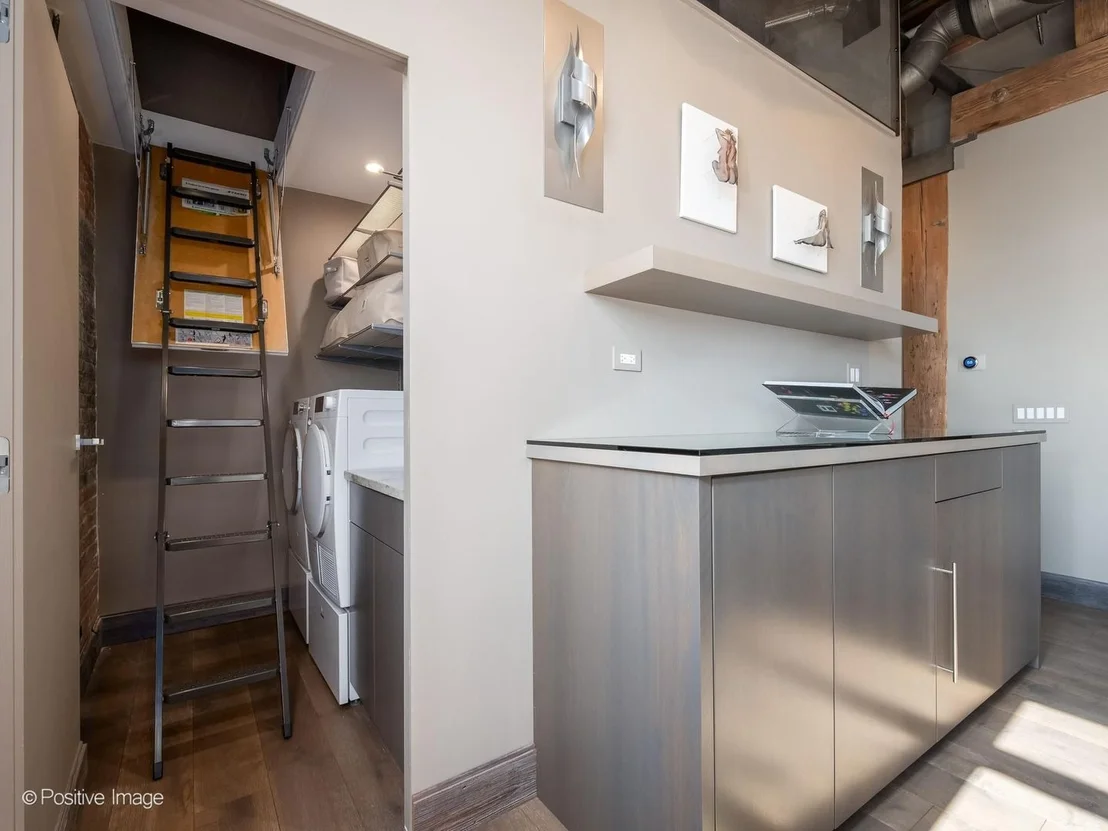 Photo of Unit 607 at 701 W Jackson Boulevard