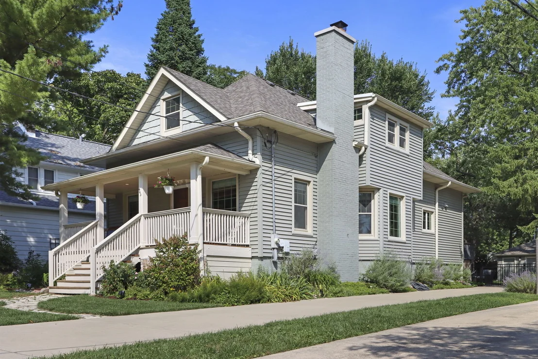 Photo of 943 Forest Avenue