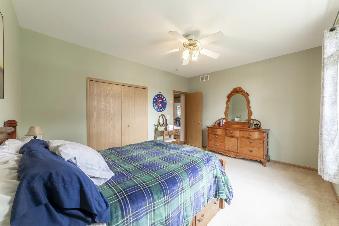 Photo of 16453 LAKESIDE Drive