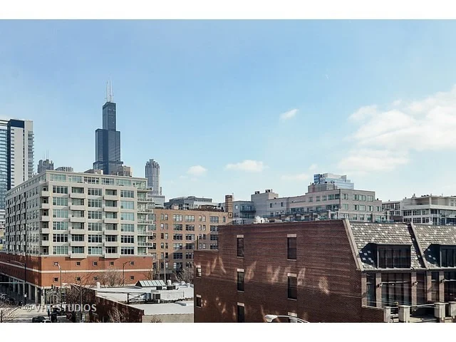 Photo of Unit 410 at 1000 W WASHINGTON Boulevard