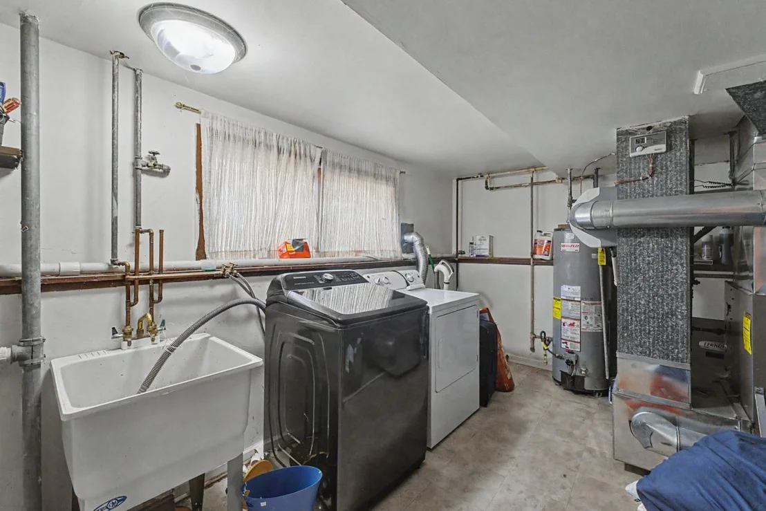 Photo of 1121 N Crabtree Lane