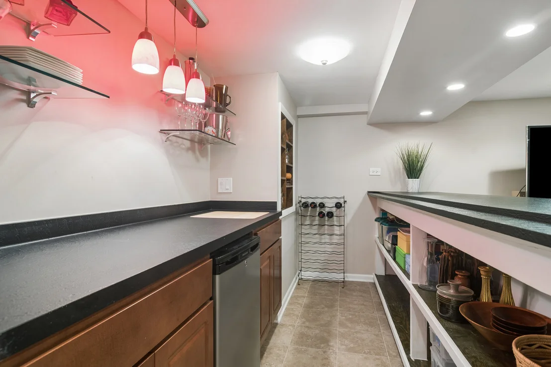 Photo of 562 E Carpenter Drive