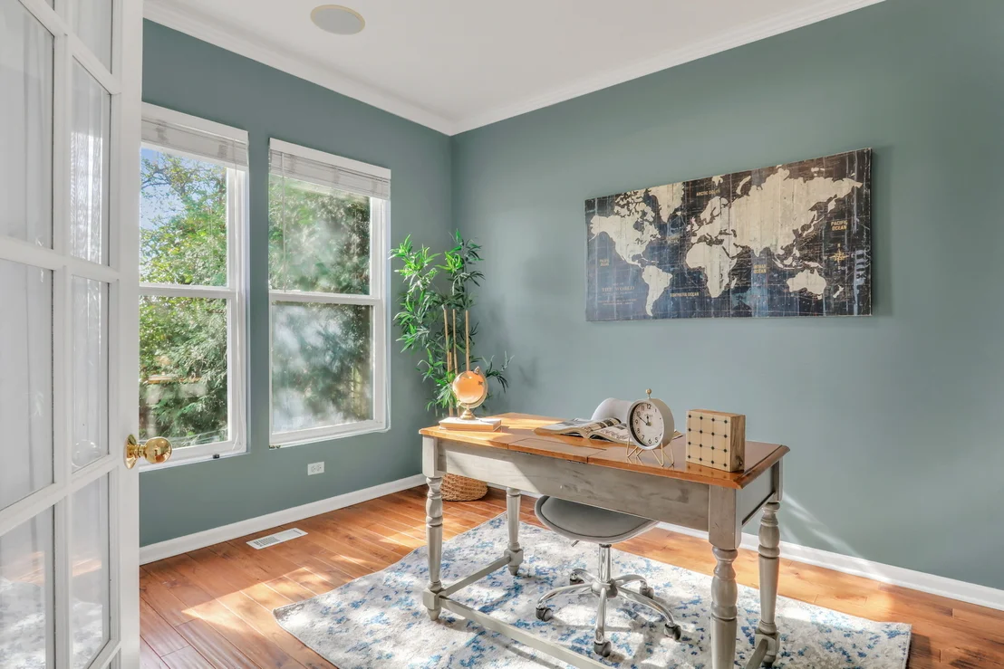 Photo of 2833 Waterfront Avenue