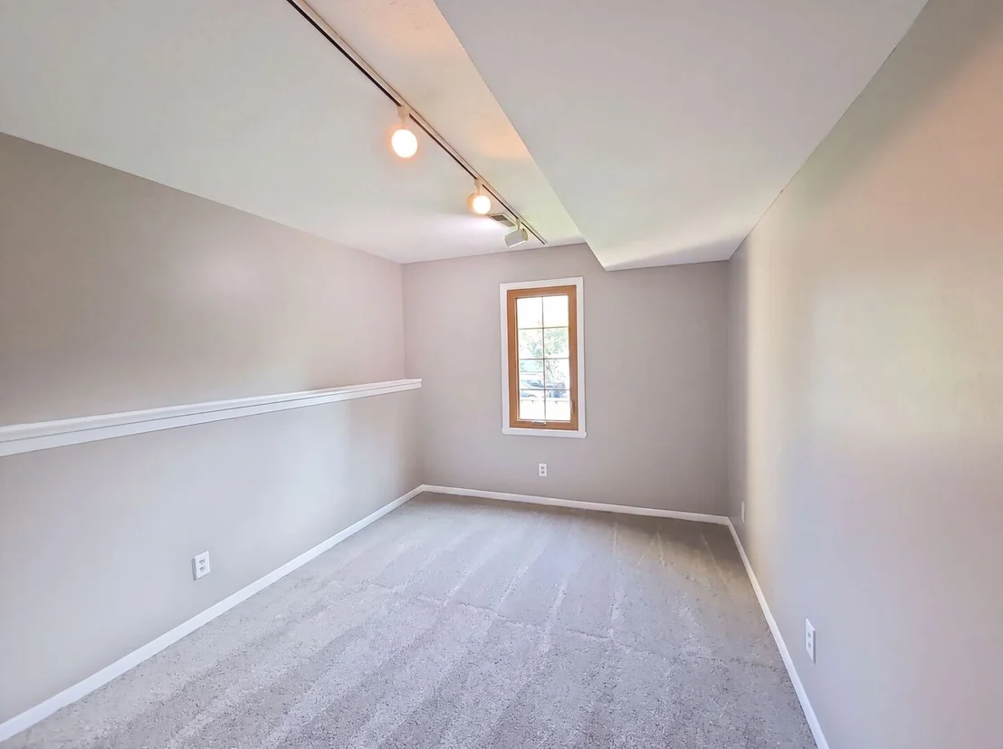 Photo of 1503 Featherstone Road
