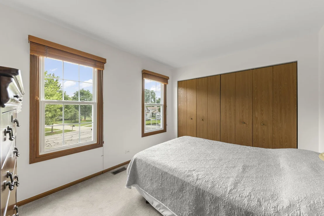 Photo of 882 Aspen Drive