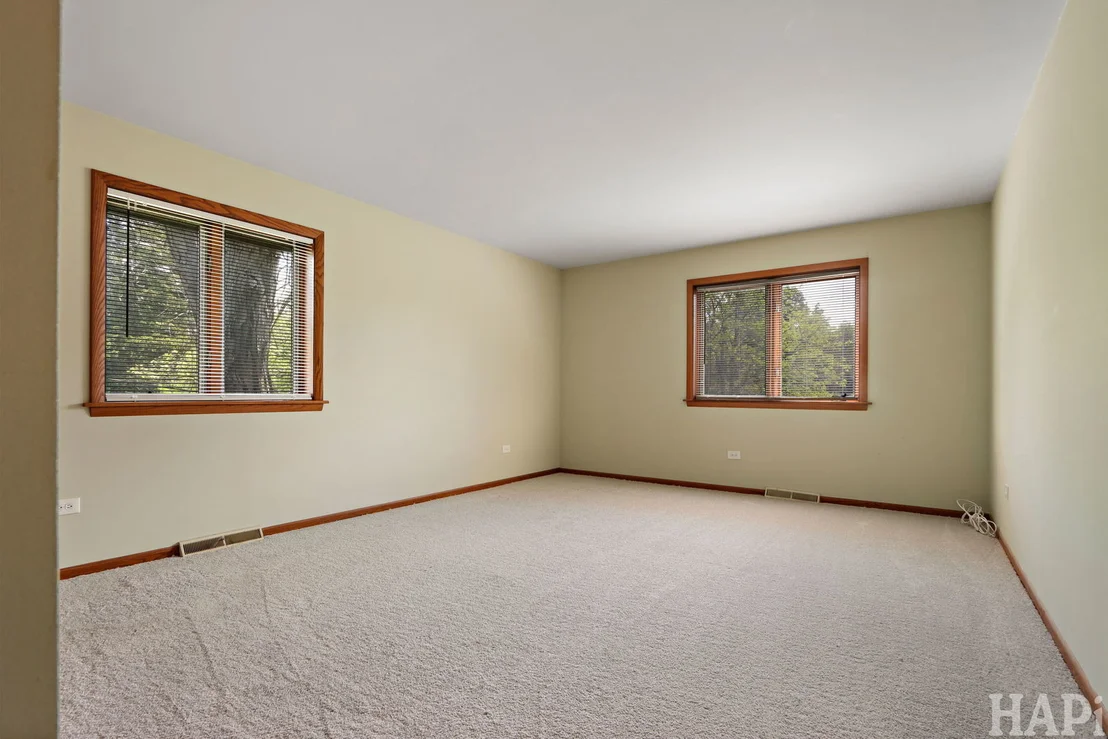 Photo of 840 Queens Lane