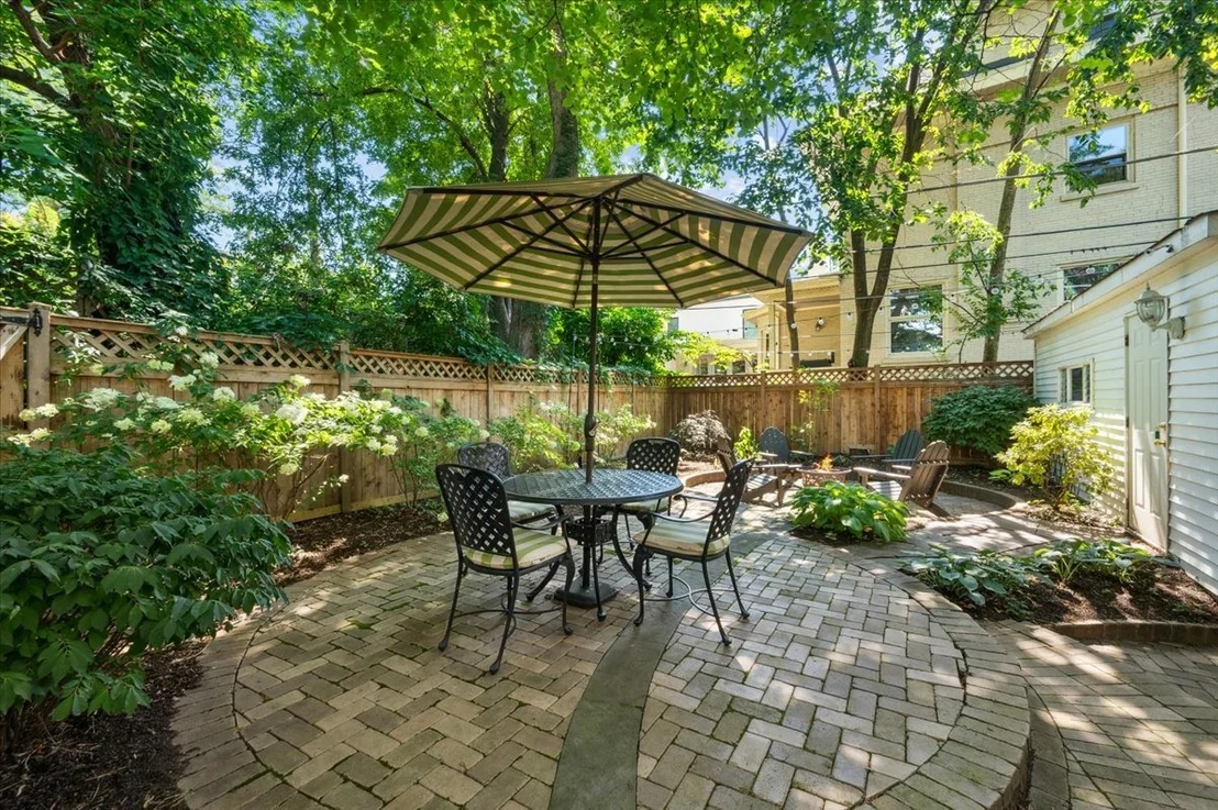 Photo of 837 W Junior Terrace