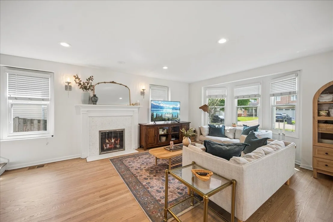 Photo of 1105 Blackthorn Lane