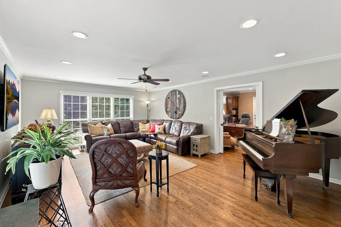 Photo of 2068 N Butternut Lane