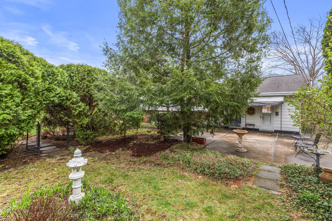 Photo of 1420 Mayfair Road