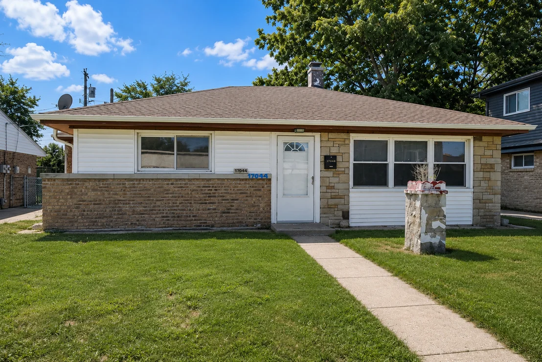 Photo of 17044 Burnham Avenue