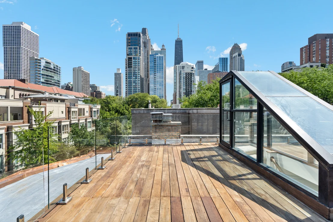 Photo of 119 W Delaware Place