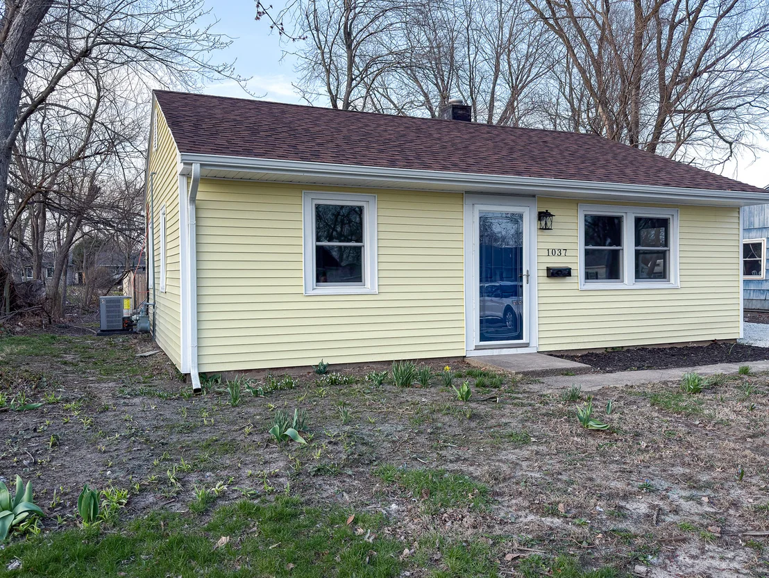 Photo of 1037 Eastview Drive