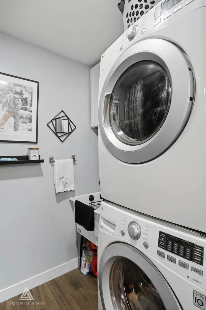 Photo of Unit B at 551 Sidney Avenue