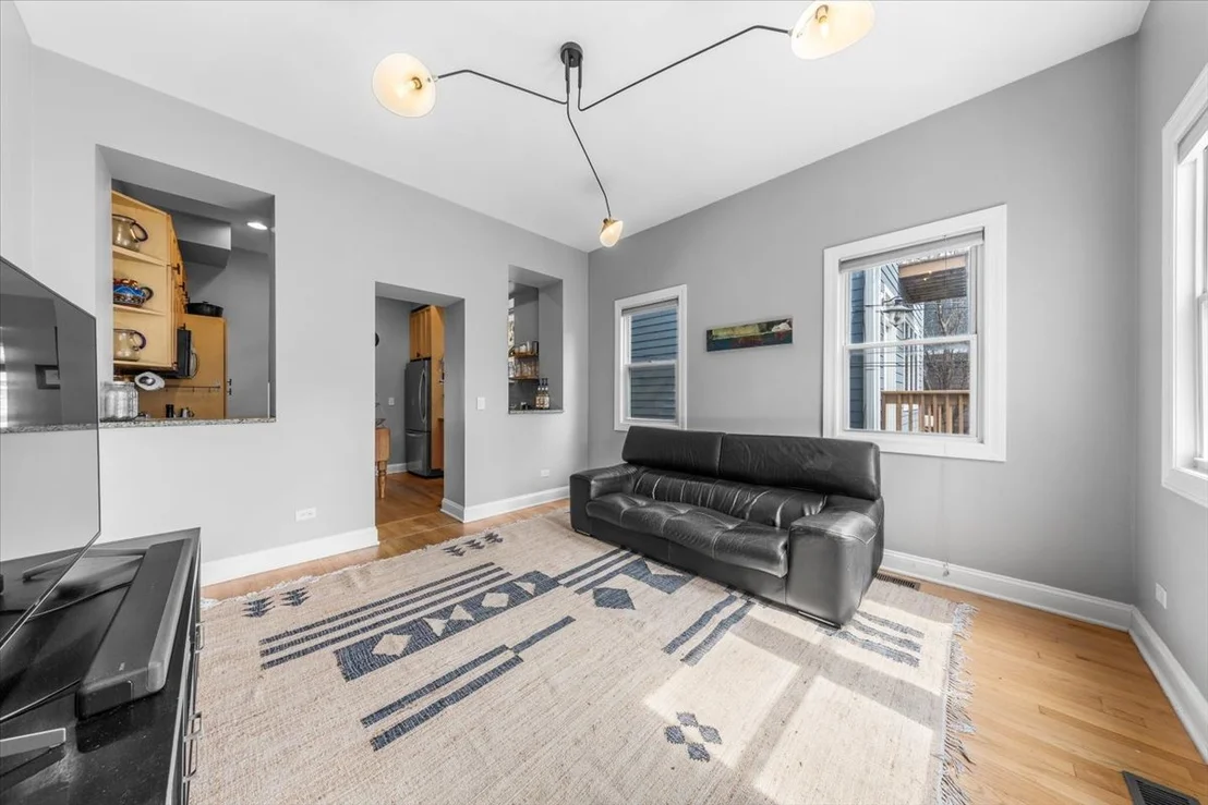 Photo of 2159 W Wilson Avenue