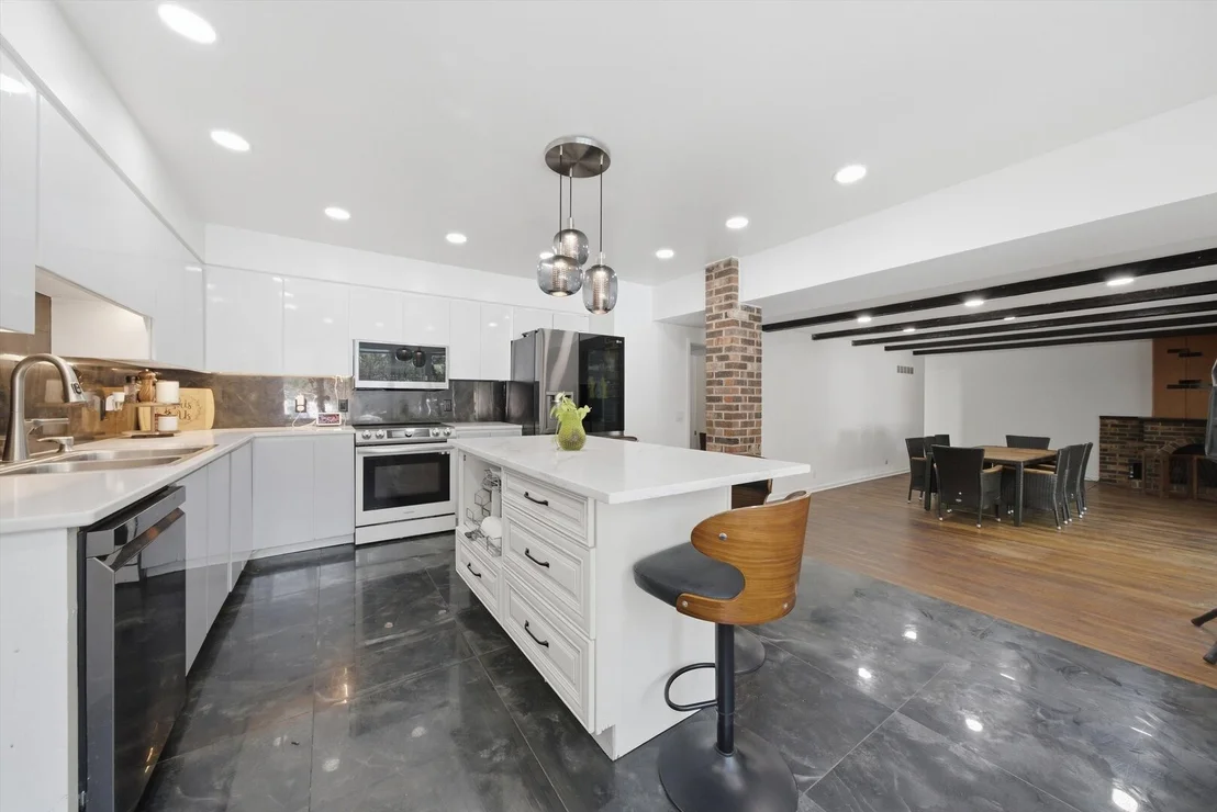 Photo of 2437 Grape Street