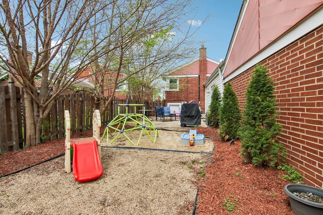 Photo of 245 Amherst Avenue