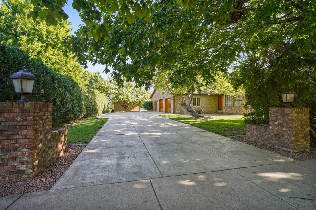 Photo of 2 Breckenridge Drive